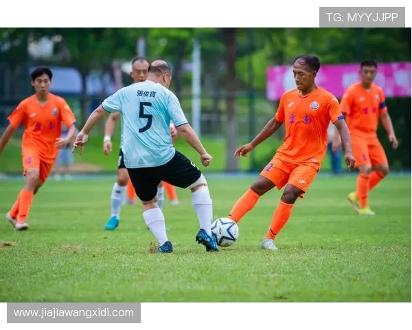 新洲区足球代表队奋勇拼搏展现团结精神推动地方体育事业发展 新洲区足球代表队奋勇拼搏展现团结精神推动地方体育事业发展