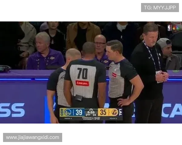 NBA季后赛焦点之战勇士力克湖人成功晋级西部决赛引发球迷热议