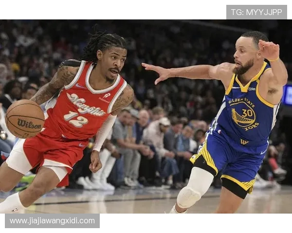 职业篮球焦点大战引爆全场群星闪耀强强对决震撼联盟舆论场风云起